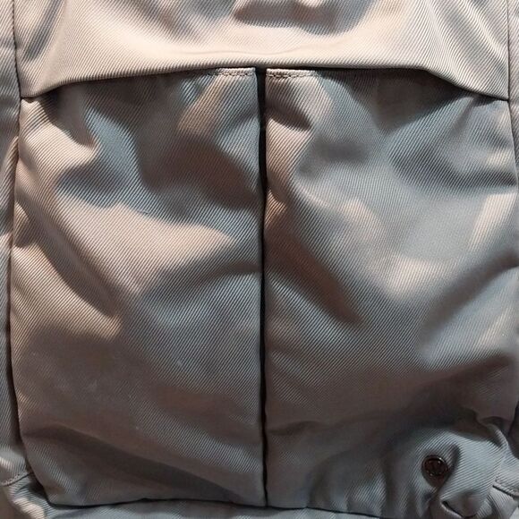 LULU LEMON Gray Backpack with Dual Handles For Toting AROUND TOWN..NEW CONDITION - Picture 3 of 11